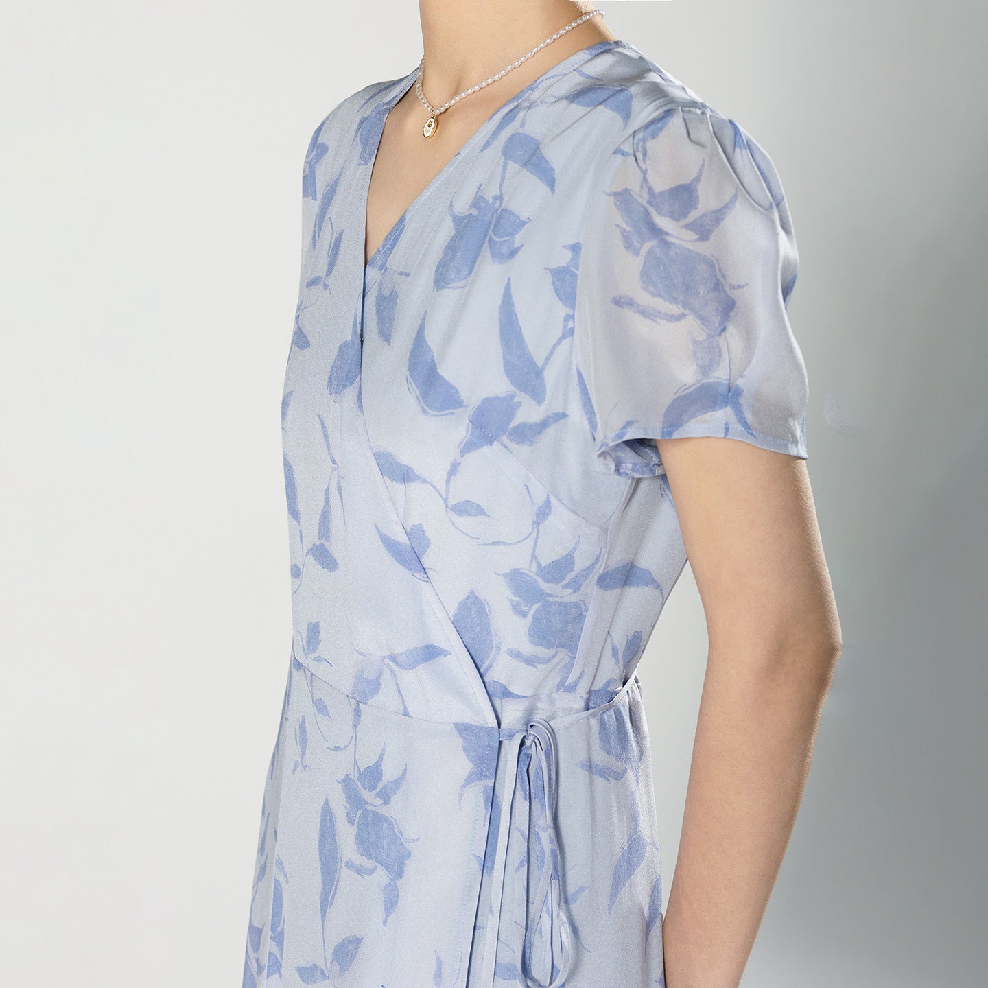 2026 New Summer One-Piece Dress 100% Mulberry Silk Crepe De Chine Print Fresh Blue Leaves V-Neck Waist