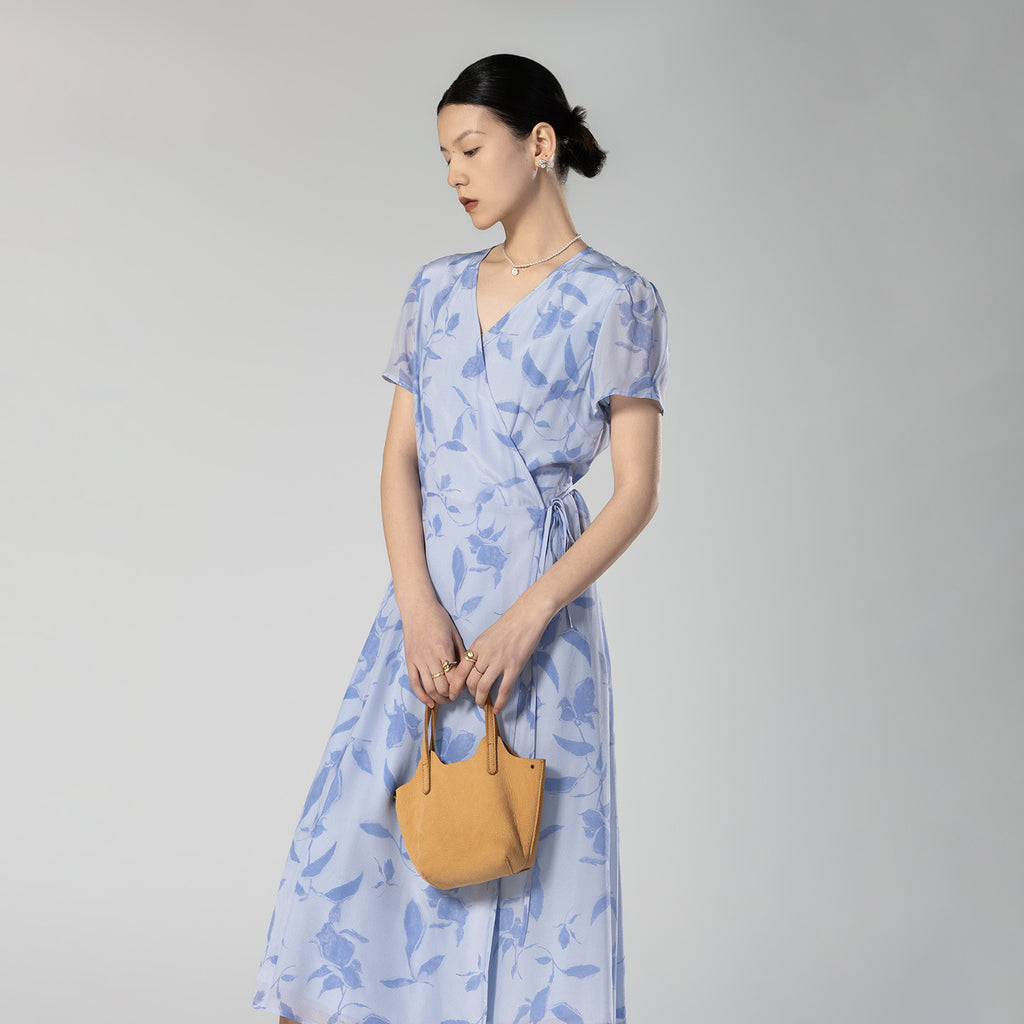 Fresh Blue Leaf V-Neck Fitted One-Piece Dress Made of Mulberry Silk Crepe Print