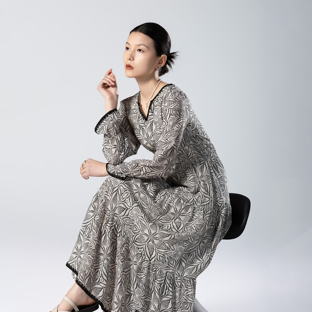 Black And White Textured Printed V-Neck Long-Sleeved Silk Dress