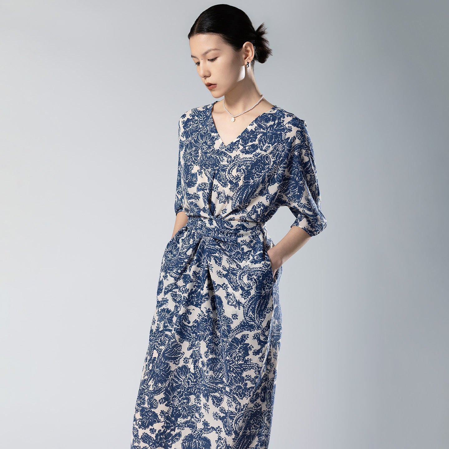 Heavyweight Single Layer Silk Without Lining! 100% Mulberry Silk Crepe De Chine Blue And White Porcelain Dress For Women With Slim Waist And Elegant Look